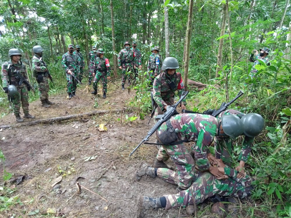 Kolonel Arm Putranto Gatot Sri Handoyo, S.Sos, M.M., Tinjau Latihan Taktis Tempur Yonif 410/Alugoro